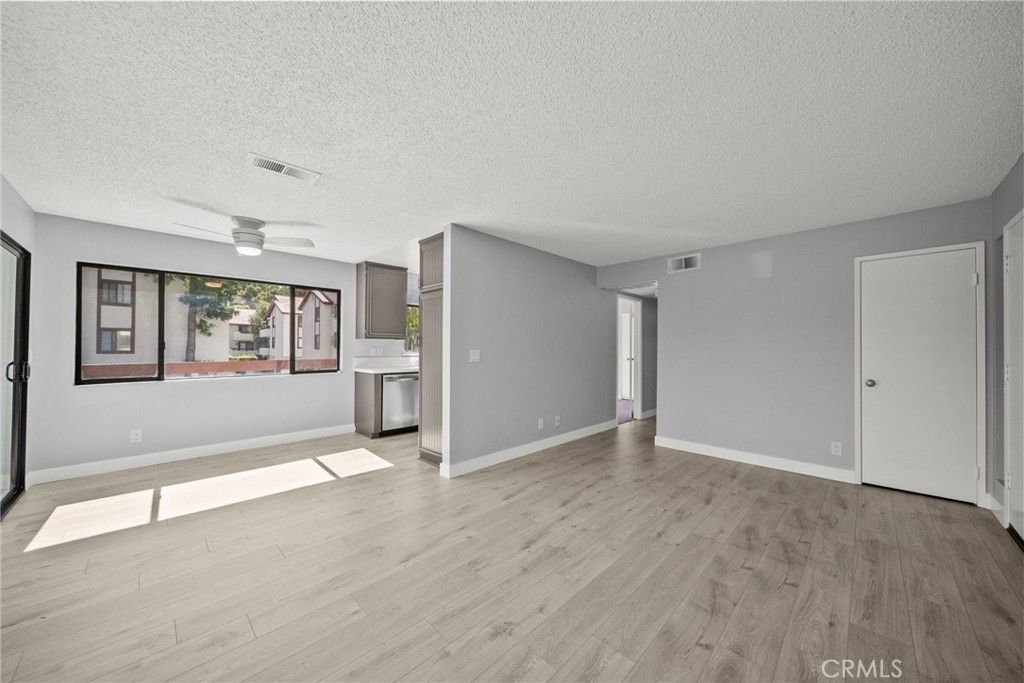 Image 3 of property listing at 27949 Tyler 355, Canyon Country, CA 91387