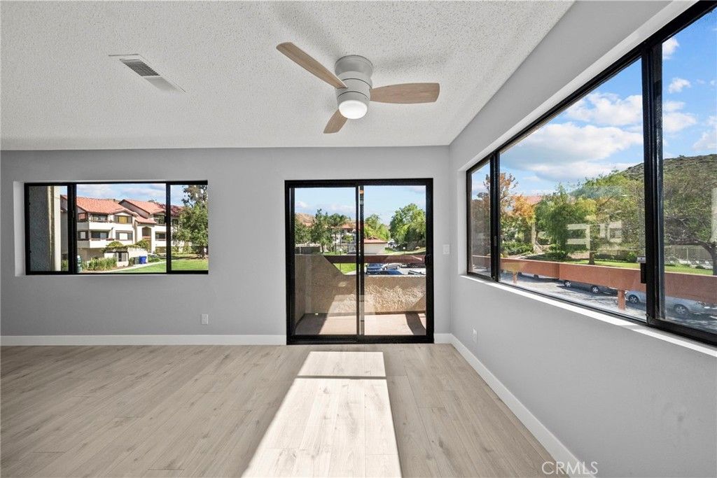 Image 5 of property listing at 27949 Tyler 355, Canyon Country, CA 91387