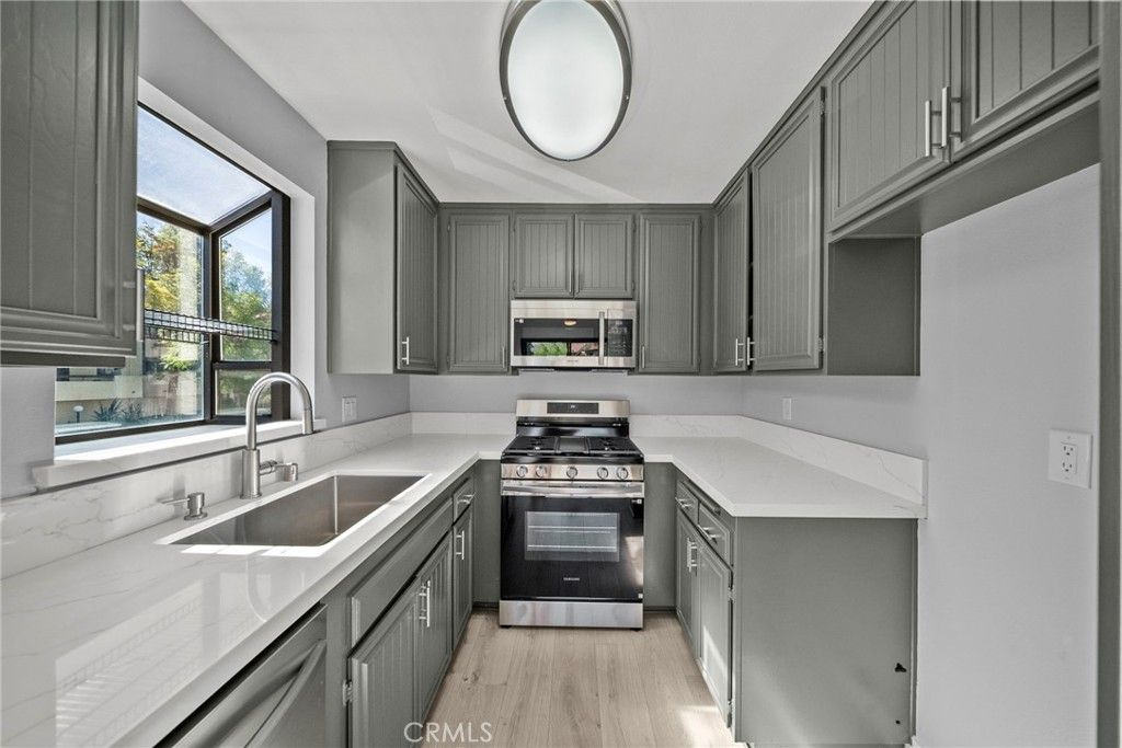 Image 7 of property listing at 27949 Tyler 355, Canyon Country, CA 91387