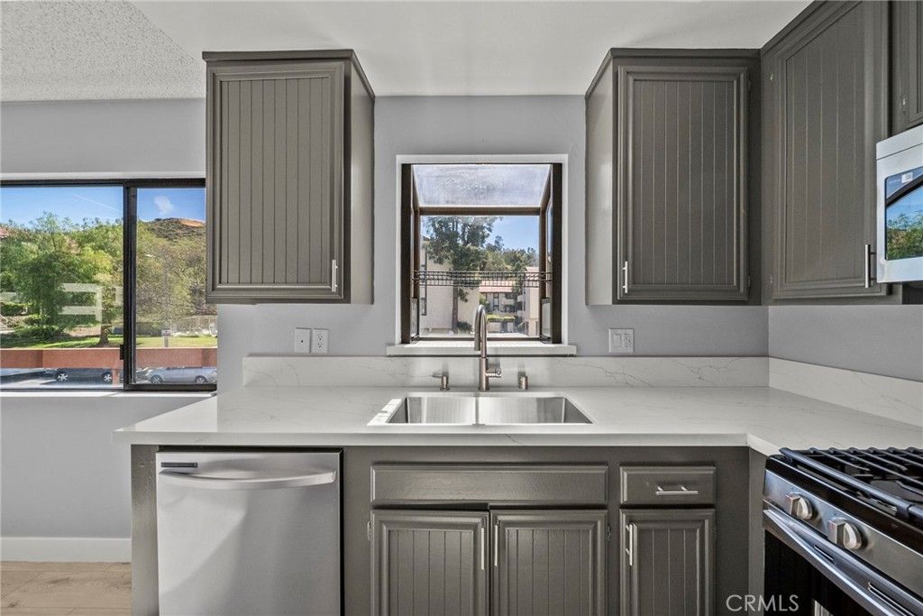 Image 8 of property listing at 27949 Tyler 355, Canyon Country, CA 91387