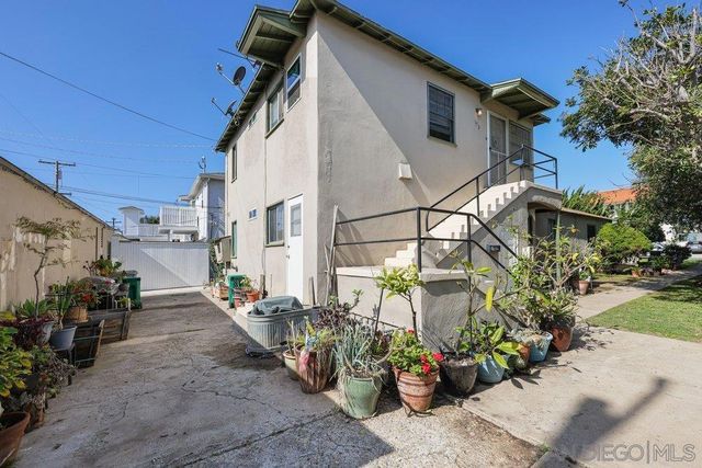 1533 39 Chalcedony St, San Diego, CA 92109