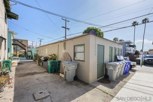 1533 39 Chalcedony St, San Diego, CA 92109