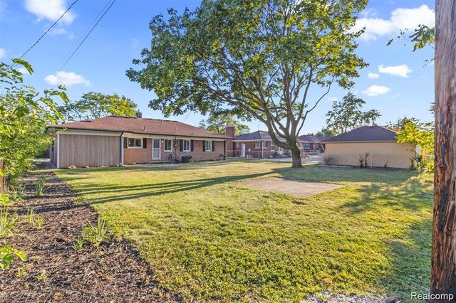 17037 Stricker Avenue, Eastpointe, MI 48021