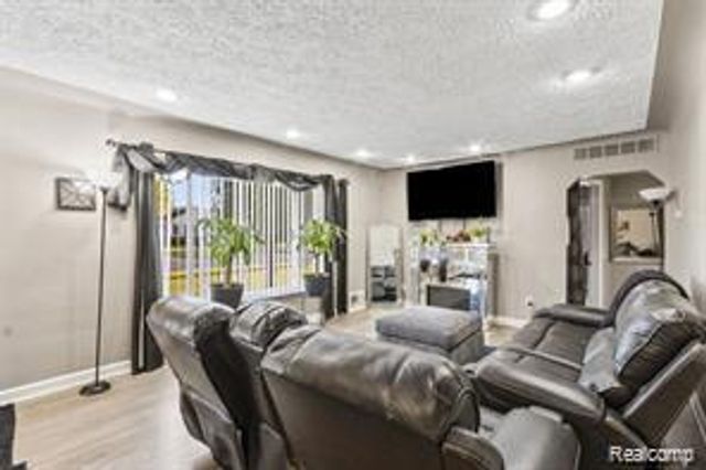 17037 Stricker Avenue, Eastpointe, MI 48021