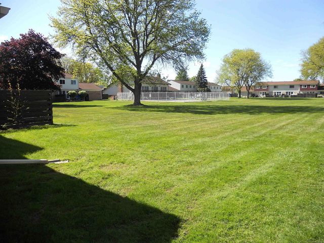 24541 Seaton Circuit E. Drive BLDG 2, UNIT 15., Warren, MI 48091