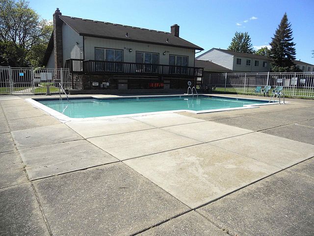 24541 Seaton Circuit E. Drive BLDG 2, UNIT 15., Warren, MI 48091