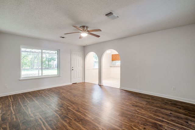 813 Colony Drive, Crowley, TX 76036