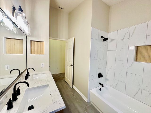 1643 SAND HOLLOW LANE, Valrico, FL 33594