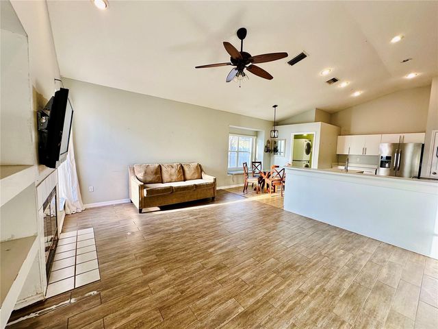 1643 SAND HOLLOW LANE, Valrico, FL 33594