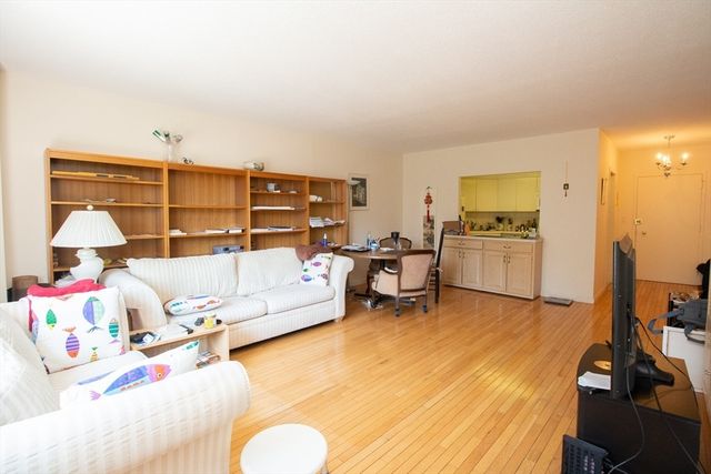 22 Chestnut Place 501, Brookline, MA 02445