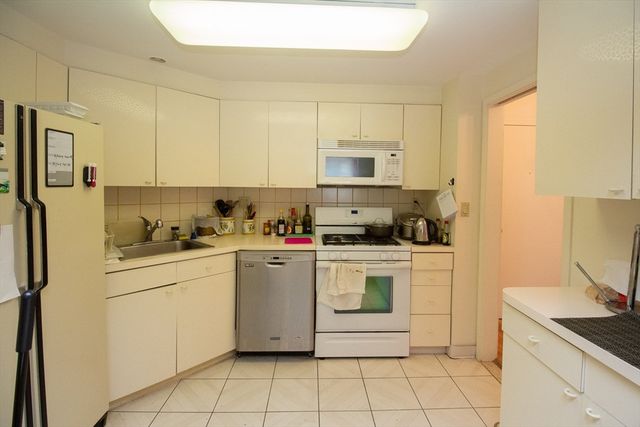 22 Chestnut Place 501, Brookline, MA 02445