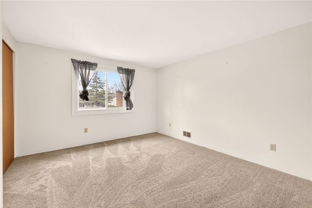 9 Hollingham, Perinton, NY 14450