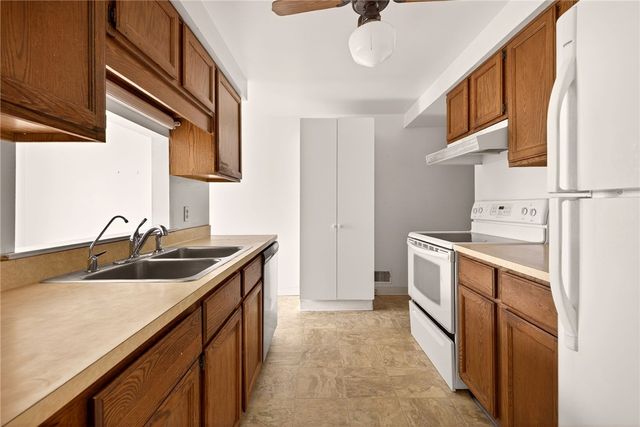 9 Hollingham, Perinton, NY 14450