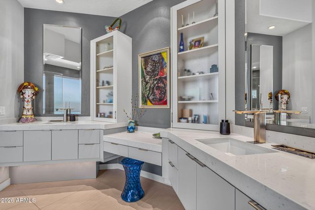5565 W PINNACLE HILL Drive, Glendale, AZ 85310