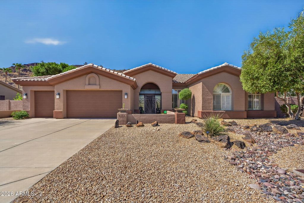 5565 W PINNACLE HILL Drive, Glendale, AZ 85310 — exterior