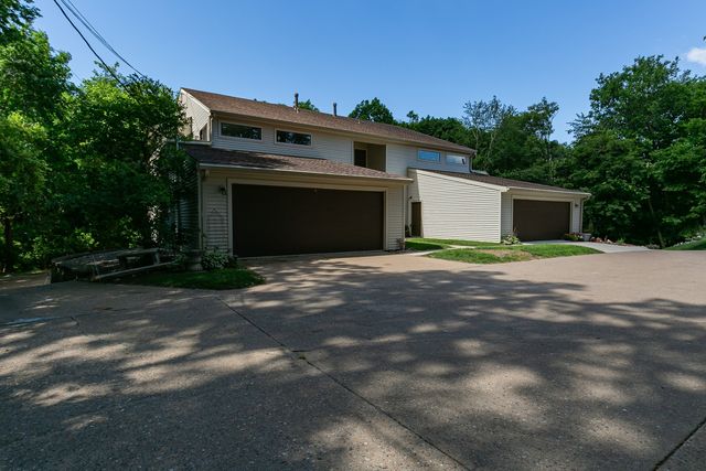 1225 35th Street Drive L, Moline, IL 61265