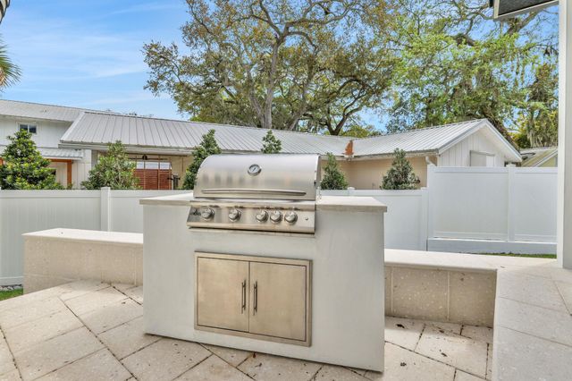 39 E Park Ave, St Augustine, FL 32084