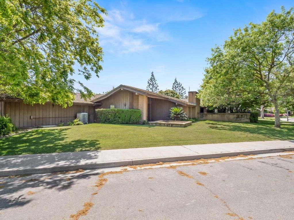 2414 Country Club Lane, Selma, CA 93662