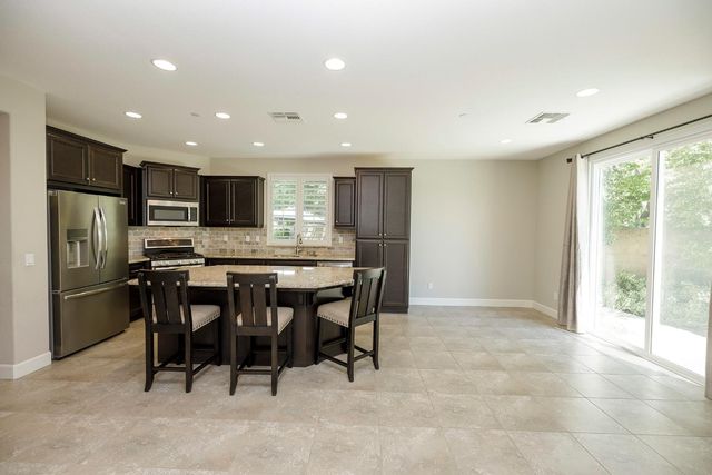 1483 Lily Ln, Turlock, CA 95382