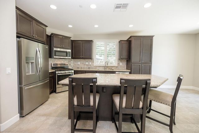 1483 Lily Ln, Turlock, CA 95382