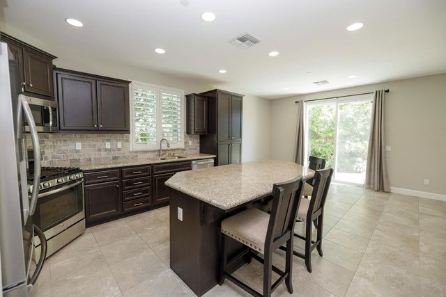 1483 Lily Ln, Turlock, CA 95382