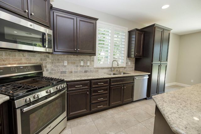 1483 Lily Ln, Turlock, CA 95382