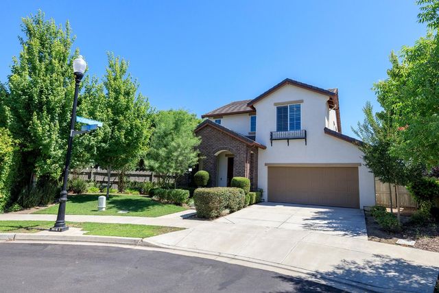 1483 Lily Ln, Turlock, CA 95382