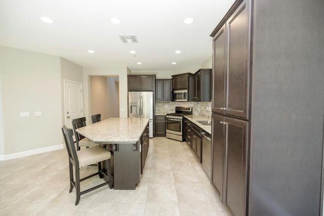 1483 Lily Ln, Turlock, CA 95382