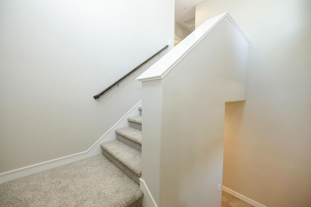 1483 Lily Ln, Turlock, CA 95382