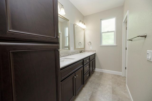 1483 Lily Ln, Turlock, CA 95382