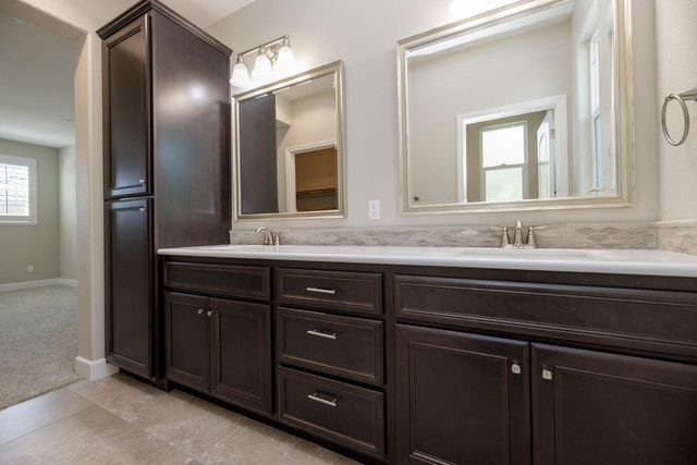 1483 Lily Ln, Turlock, CA 95382