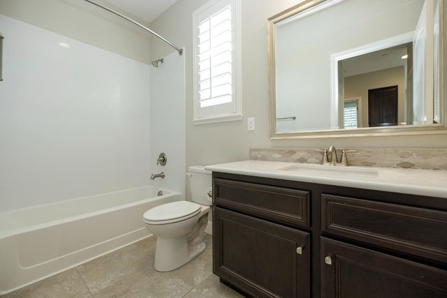 1483 Lily Ln, Turlock, CA 95382