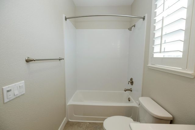 1483 Lily Ln, Turlock, CA 95382