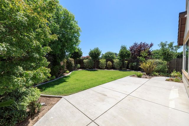 1483 Lily Ln, Turlock, CA 95382