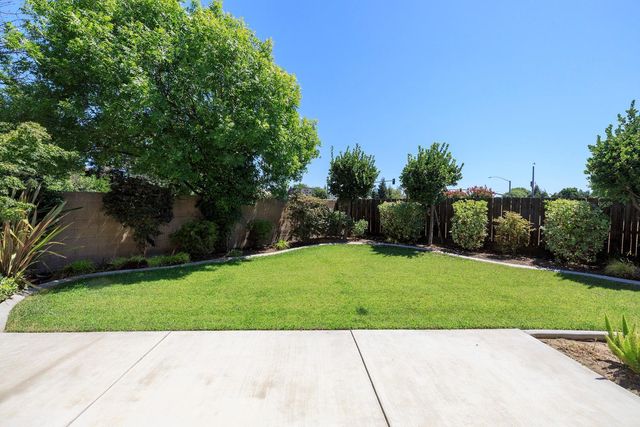 1483 Lily Ln, Turlock, CA 95382