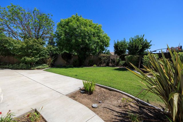 1483 Lily Ln, Turlock, CA 95382