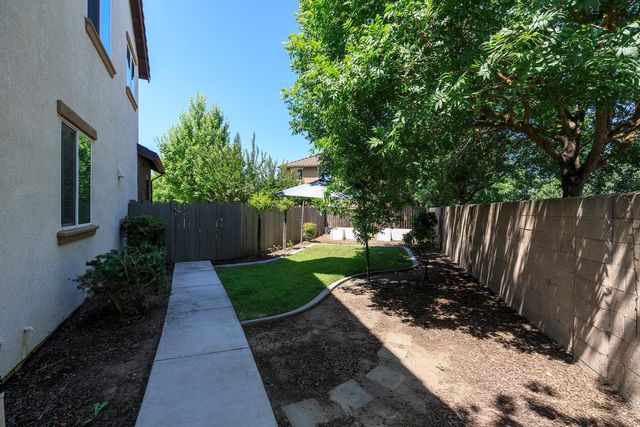 1483 Lily Ln, Turlock, CA 95382
