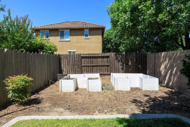 1483 Lily Ln, Turlock, CA 95382