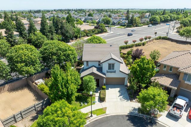 1483 Lily Ln, Turlock, CA 95382