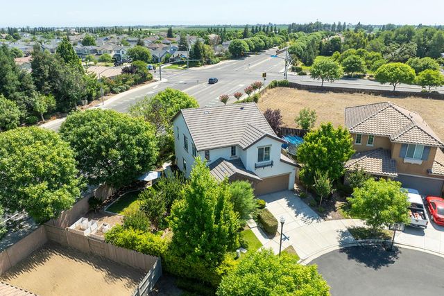 1483 Lily Ln, Turlock, CA 95382