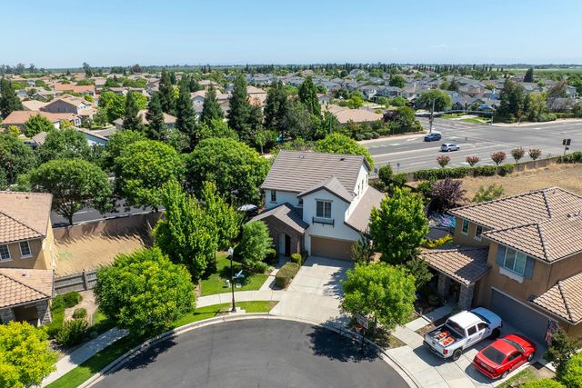 1483 Lily Ln, Turlock, CA 95382