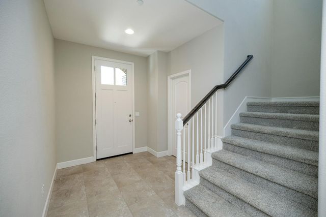 1483 Lily Ln, Turlock, CA 95382
