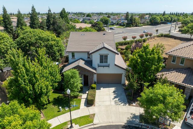 1483 Lily Ln, Turlock, CA 95382