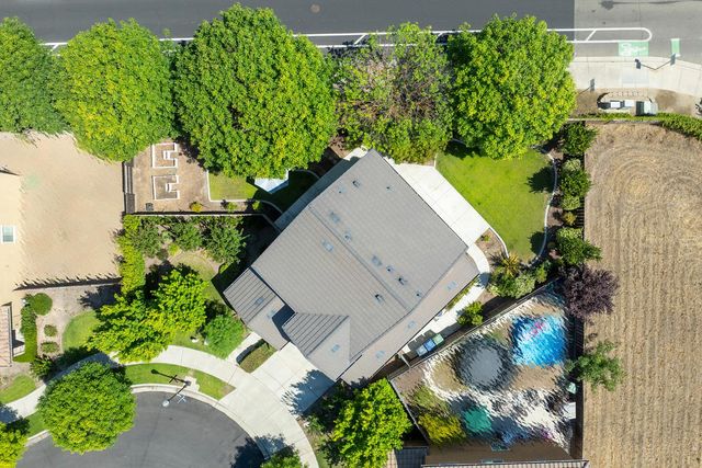 1483 Lily Ln, Turlock, CA 95382
