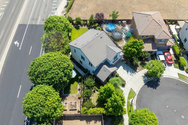 1483 Lily Ln, Turlock, CA 95382