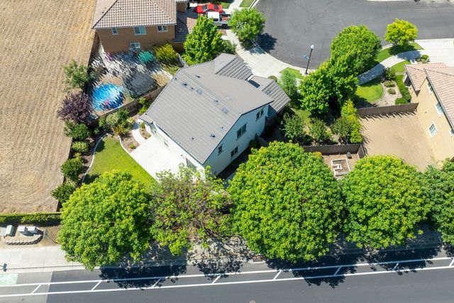 1483 Lily Ln, Turlock, CA 95382