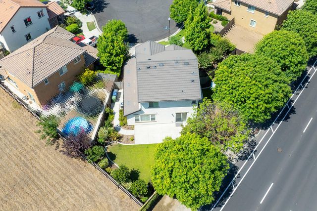 1483 Lily Ln, Turlock, CA 95382