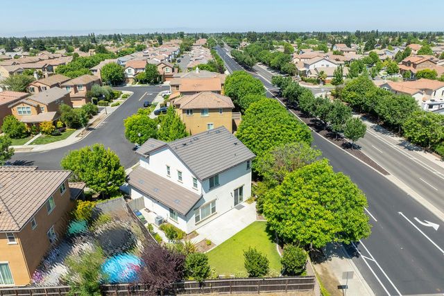 1483 Lily Ln, Turlock, CA 95382