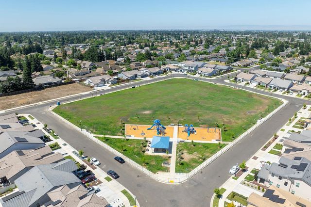 1483 Lily Ln, Turlock, CA 95382