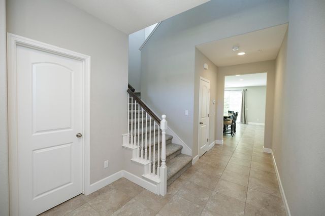 1483 Lily Ln, Turlock, CA 95382